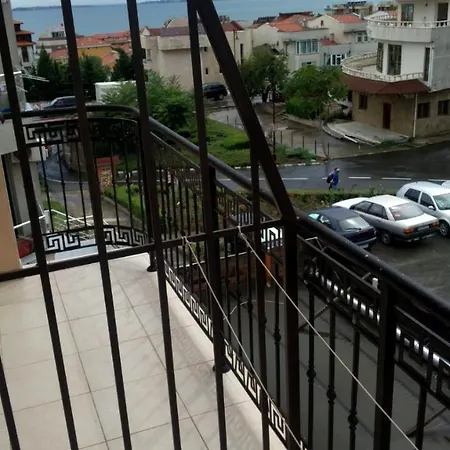 Πανσιόν Къща За Гости Б3
